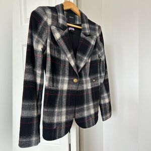 Beautiful Smythe Wool Blazer with leather elbow patches. Freshly drycleaned